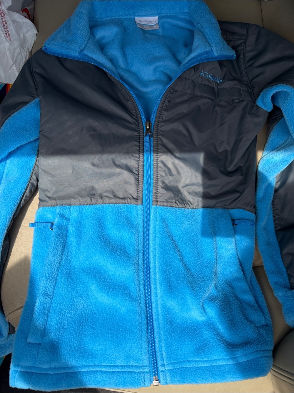 Columbia Black and Bright Blue Fleece Zip Jacket boys M(10-12)